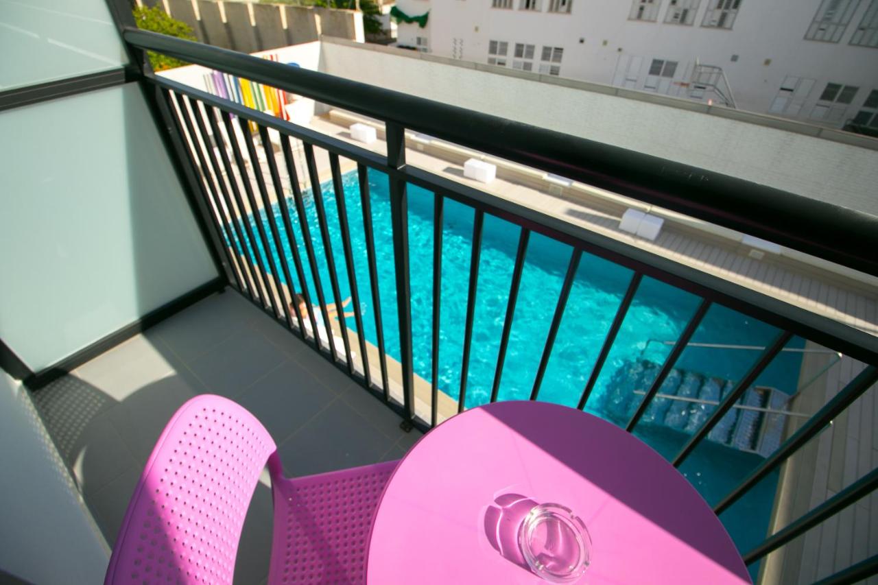Purple Hotel est un hôtel exclusivement gay à Ibiza à Sant Antoni de Portmany en Espagne
