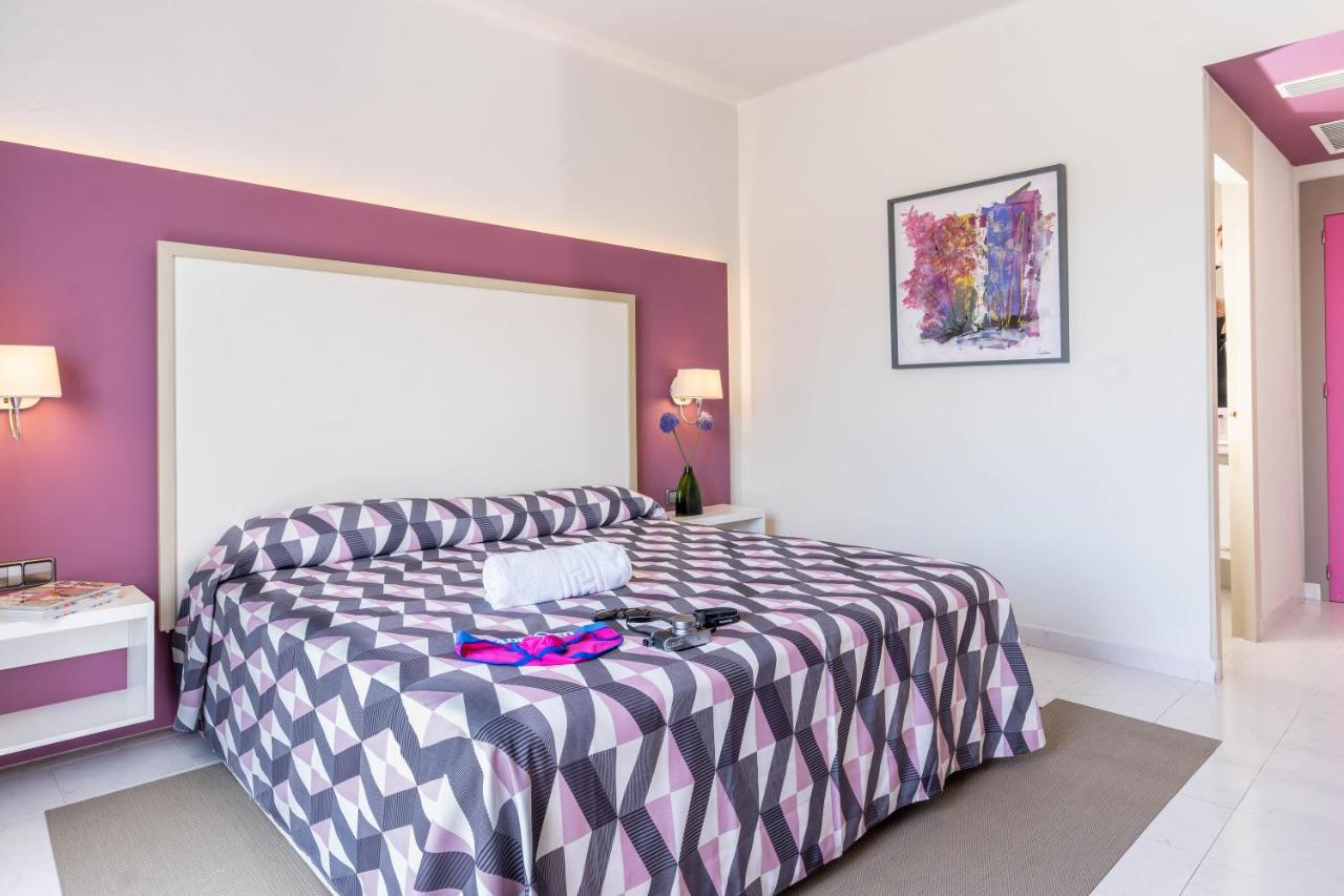 Purple Hotel est un hôtel exclusivement gay à Ibiza à Sant Antoni de Portmany en Espagne