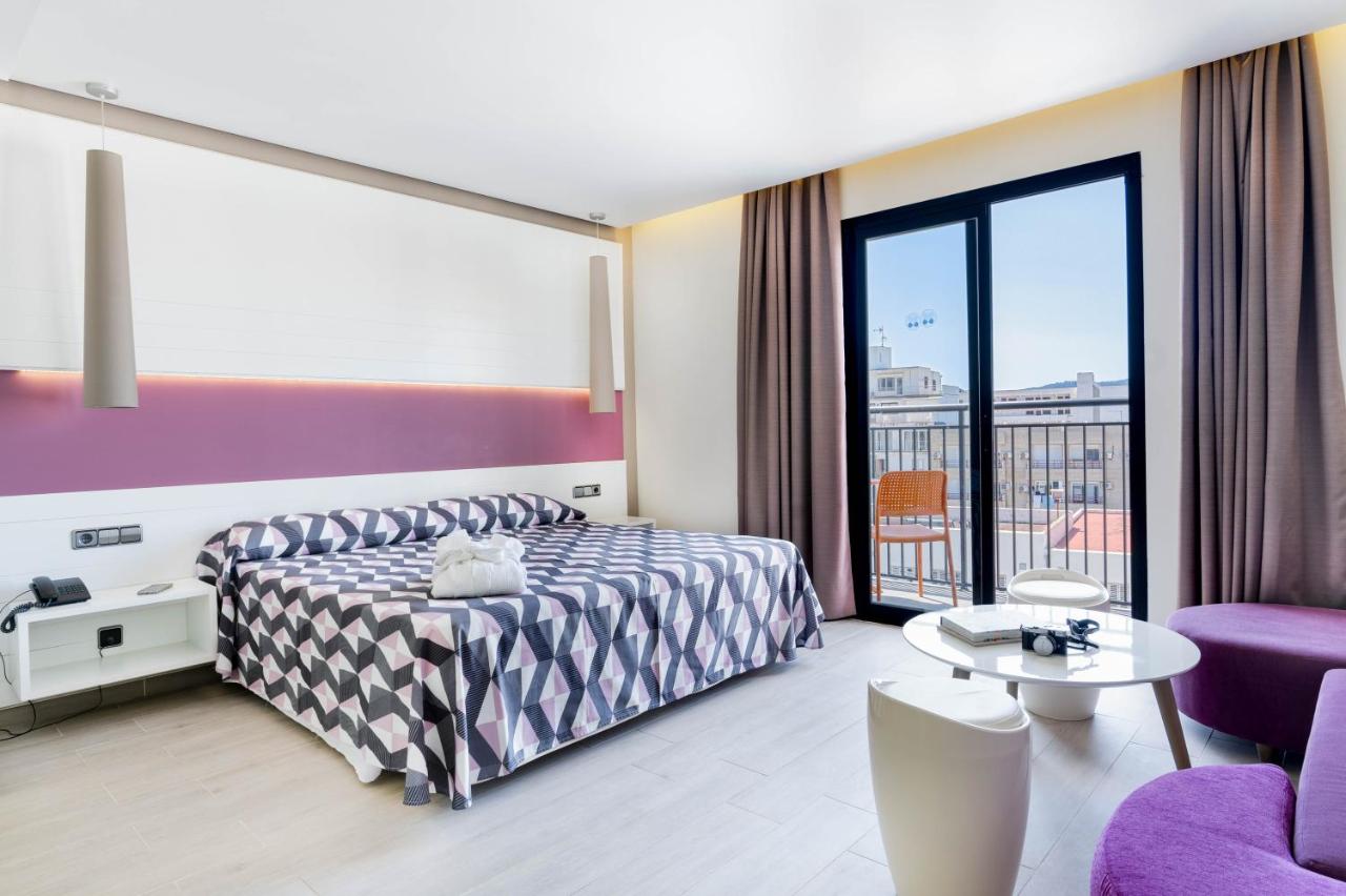 Purple Hotel est un hôtel exclusivement gay à Ibiza à Sant Antoni de Portmany en Espagne