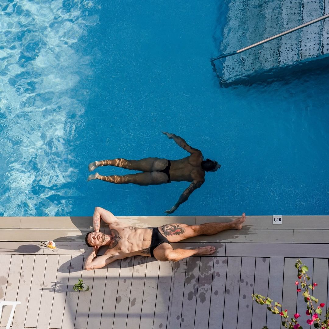 Purple Hotel est un hôtel exclusivement gay à Ibiza à Sant Antoni de Portmany en Espagne