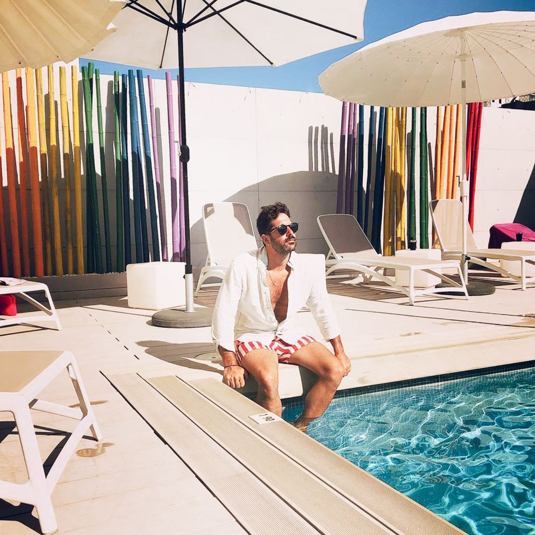 Purple Hotel est un hôtel exclusivement gay à Ibiza à Sant Antoni de Portmany en Espagne