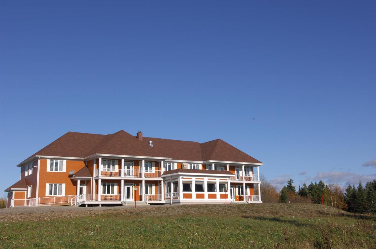 Village Grande Nature Chic-Chocs est un auberge gay friendly à Cap-Chat en Gaspésie au Québec