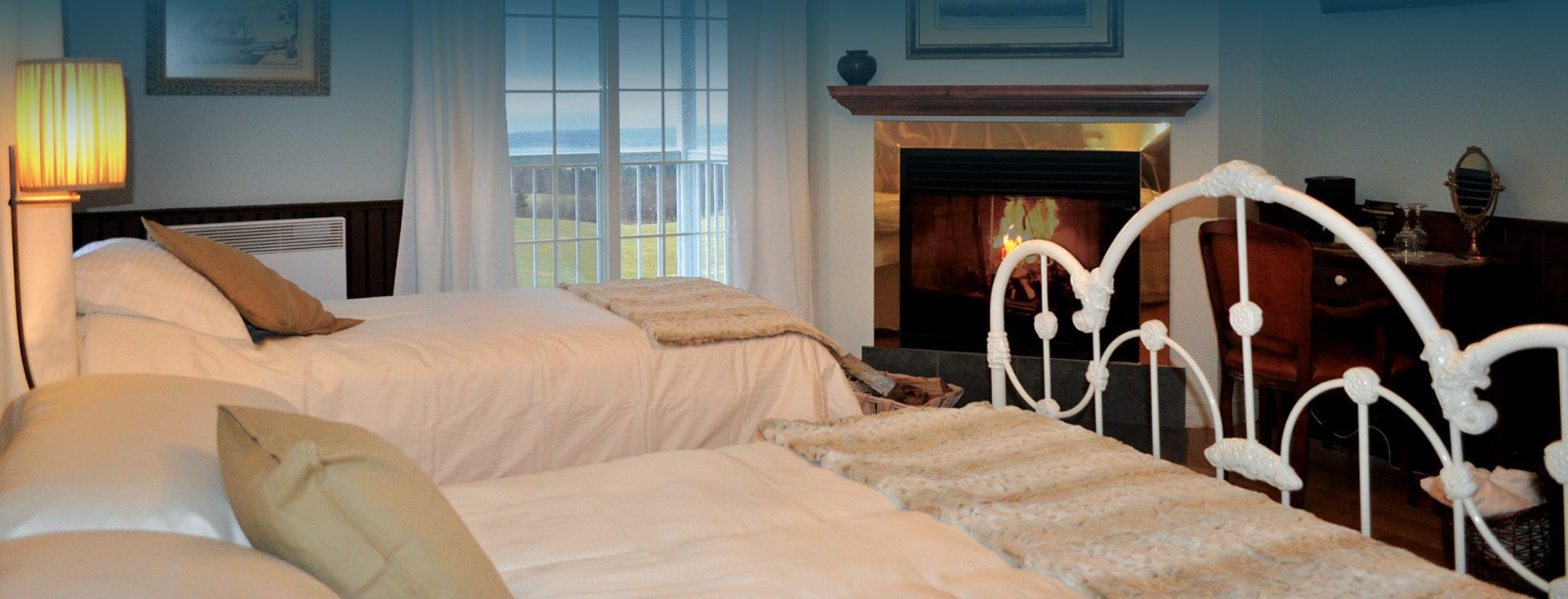 L'Authentique Auberge Restaurant de Charlevoix est un hôtel gay friendly aux Éboulements dans la région de Charlevoix au Québec