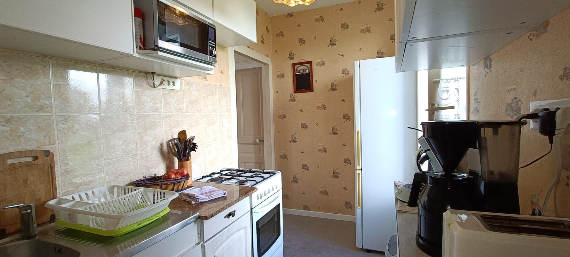 cuisine – vue de la porte salle de bain