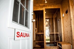 Hôtel du Capitaine est un hôtel gay friendly à Isle-aux-Coudres dans Charlevoix au Québec