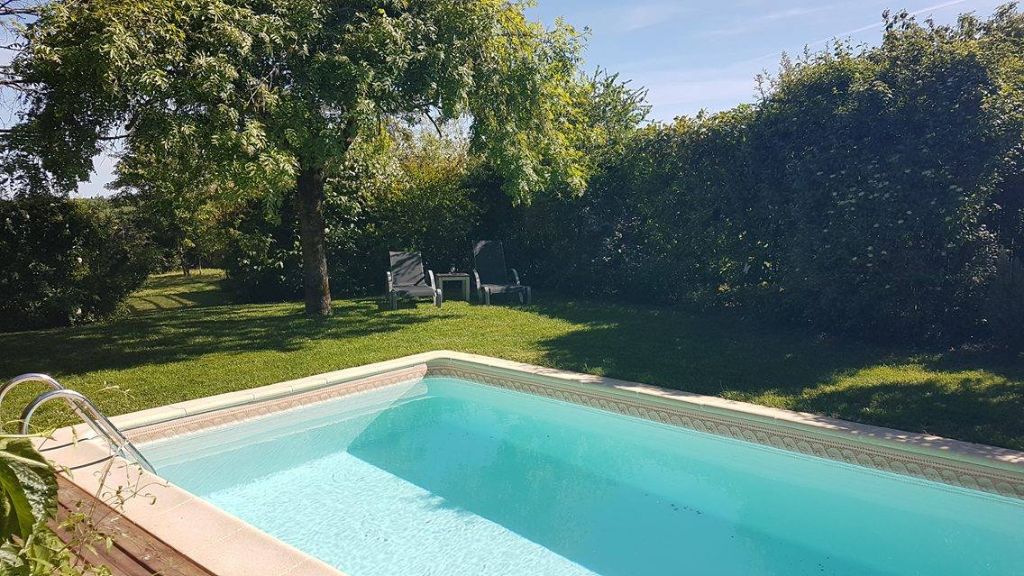 Adorable petite maison avec piscine 2 à 4 personnes à Noailles dans l'Oise
