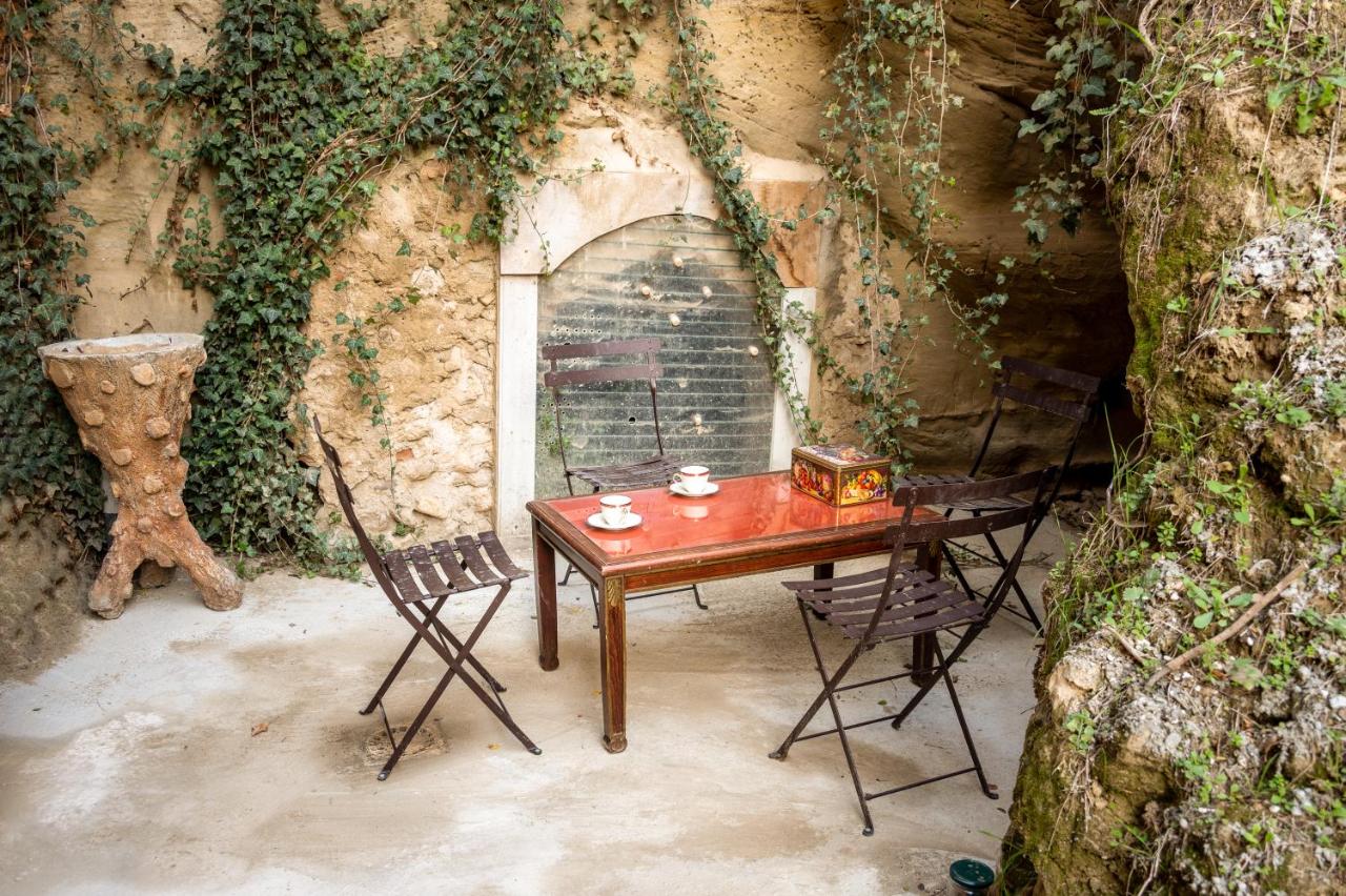 Bacchus Grotto propose des chambres d'hôtes gay friendly à Cairanne dans le Vaucluse