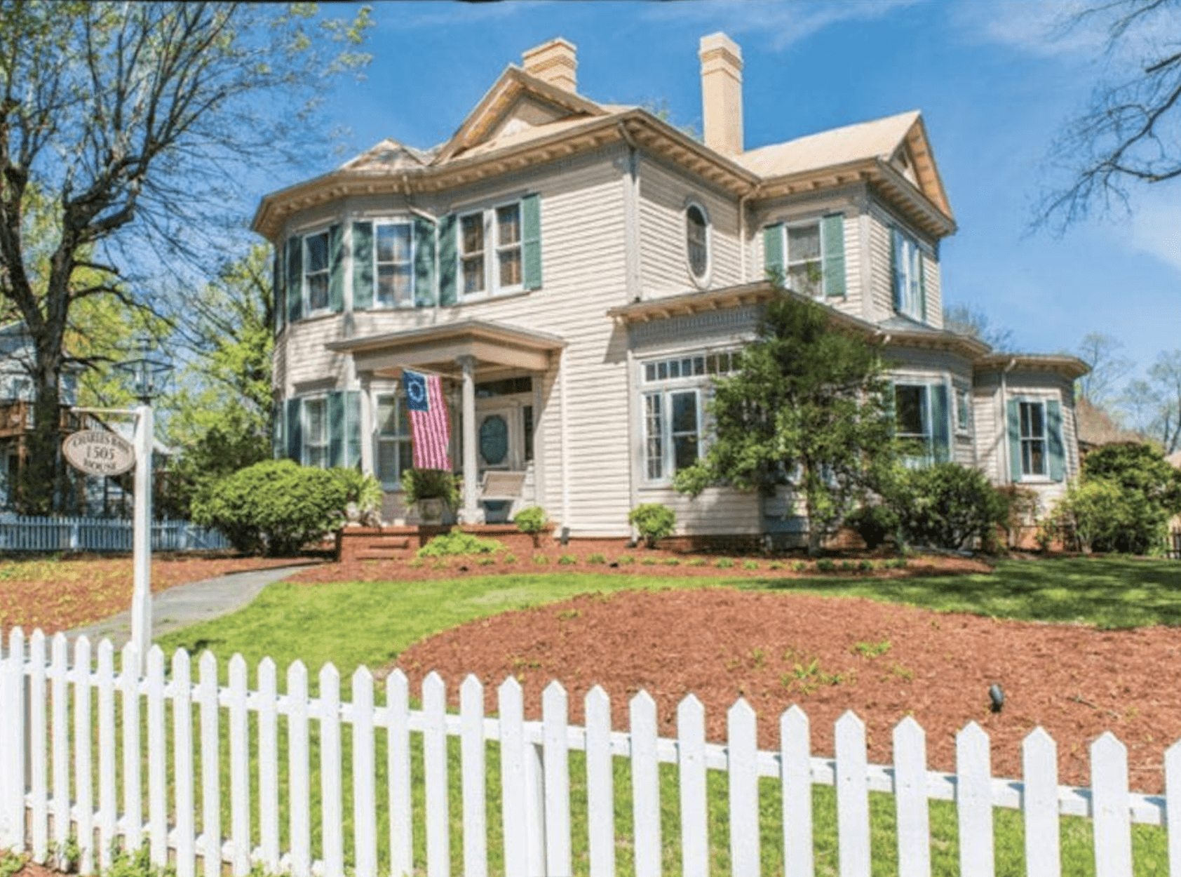 Charles Bass House est une maison d'hôtes gay friendly à South Boston en Virginie aux États-Unis