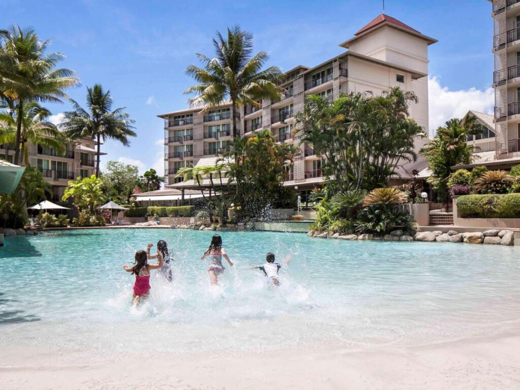 Des plaisirs ensoleillés : détendez-vous au Club de plage de Moku