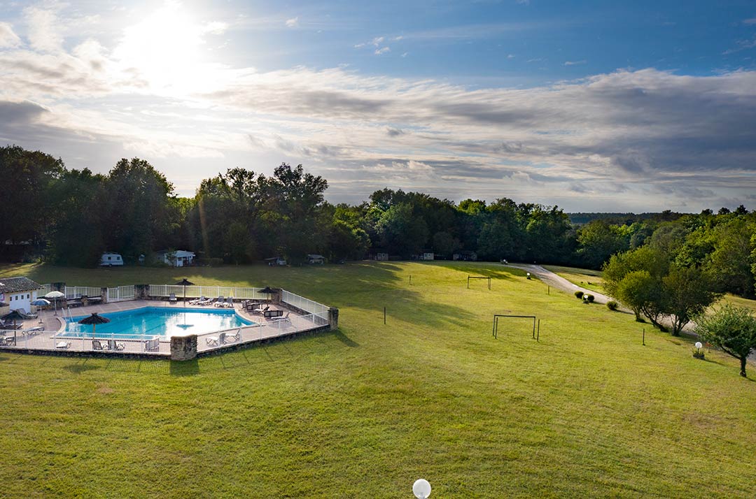 Domaine de Chaudeau est un camping naturiste en Dordogne à Saint-Géraud-de-Corps