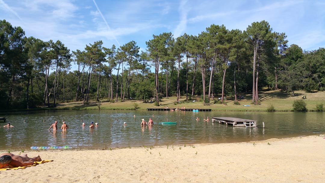 Domaine de Chaudeau est un camping naturiste en Dordogne à Saint-Géraud-de-Corps