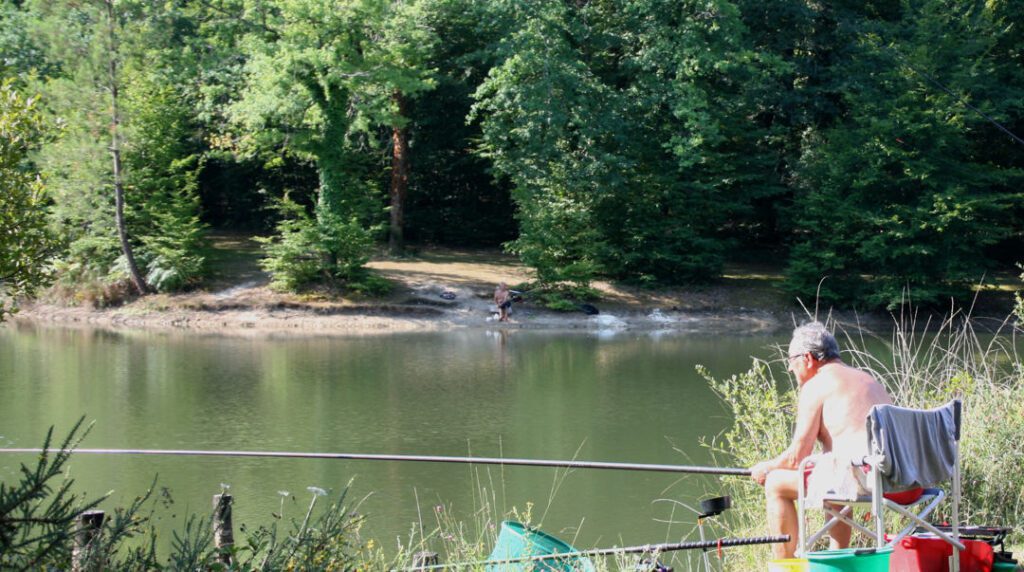 Domaine de Chaudeau est un camping naturiste en Dordogne à Saint-Géraud-de-Corps