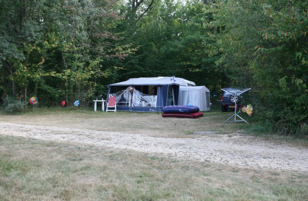 Domaine de Chaudeau est un camping naturiste en Dordogne à Saint-Géraud-de-Corps