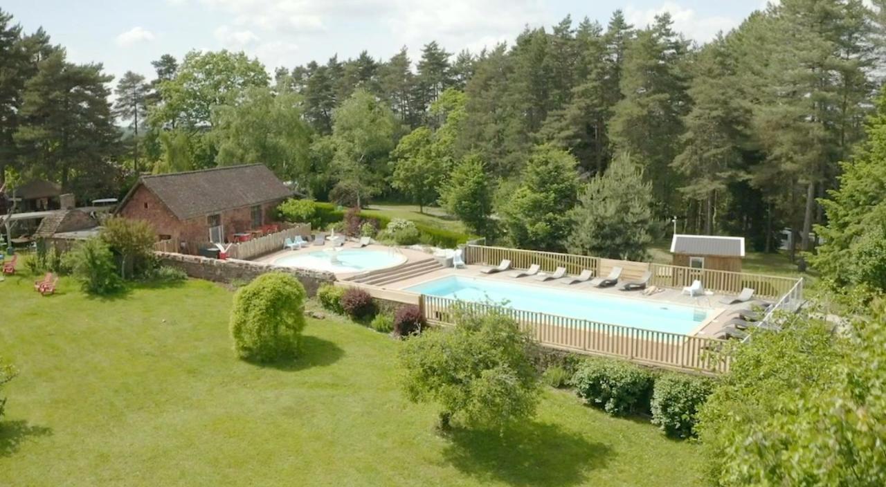 Domaine du Coq Rouge est un camping gay friendly et naturiste à Collonges-la-Rouge de la Corrèze