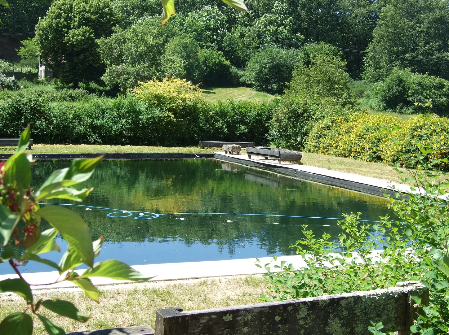 Domaine naturiste Petits-Fours est un camping naturiste gay friendly à Busserolles en Dordogne