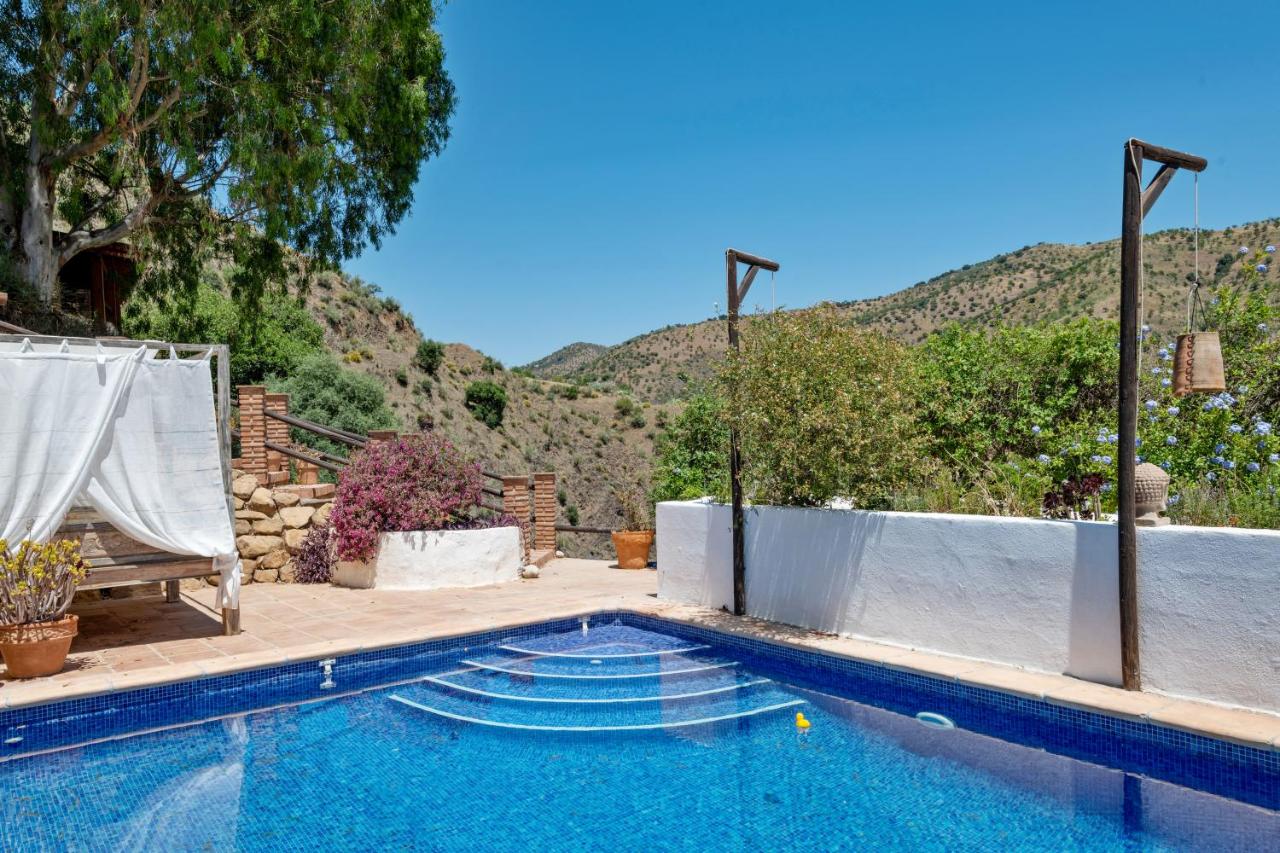 Finca Fabulosa est une maison d'hôtes gay friendly pour nudiste seulement à Álora près de Malaga en Espagne