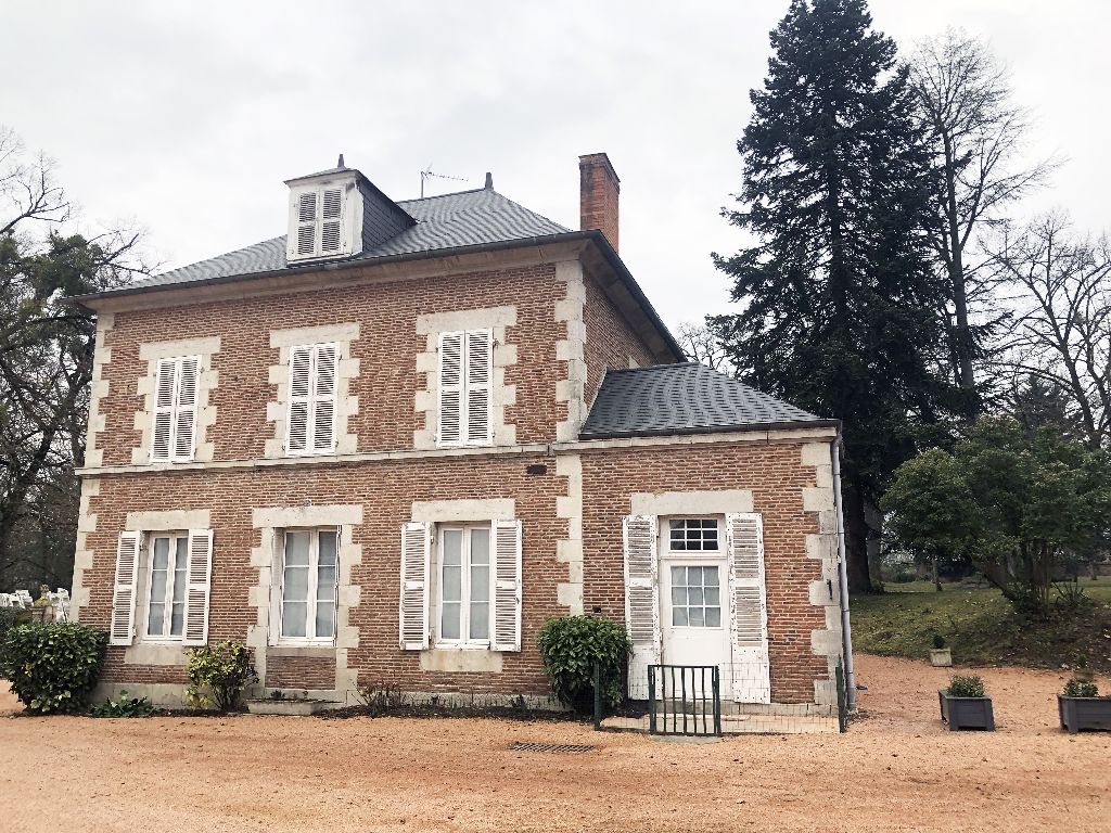 Gîte dans un Château à Vichy est une maison d'hôtes gay friendly à Vichy dans l'Allier