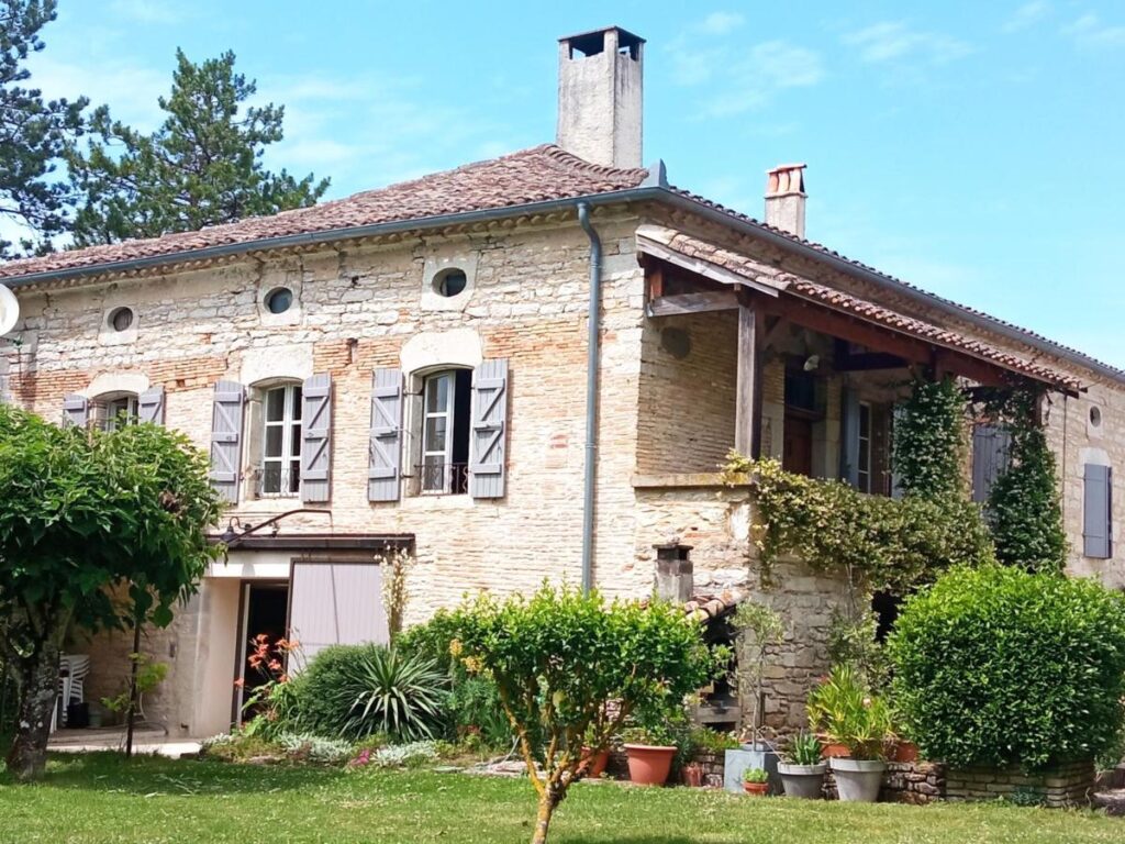 La Maison du Pech est une maison d'hôtes gay friendly à Monteils dans l'Aveyron