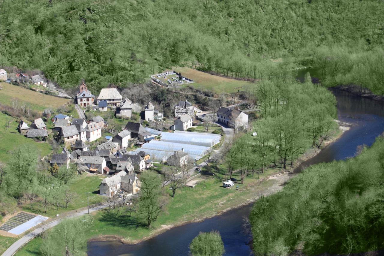 La Truite qui Chante est une maison d'hôtes gay friendly à Cassaniouze dans le Cantal en Auvergne