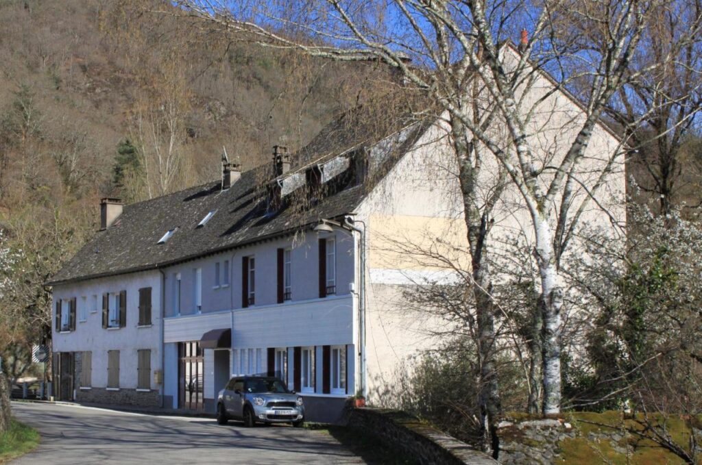 La Truite qui Chante est une maison d'hôtes gay friendly à Cassaniouze dans le Cantal en Auvergne