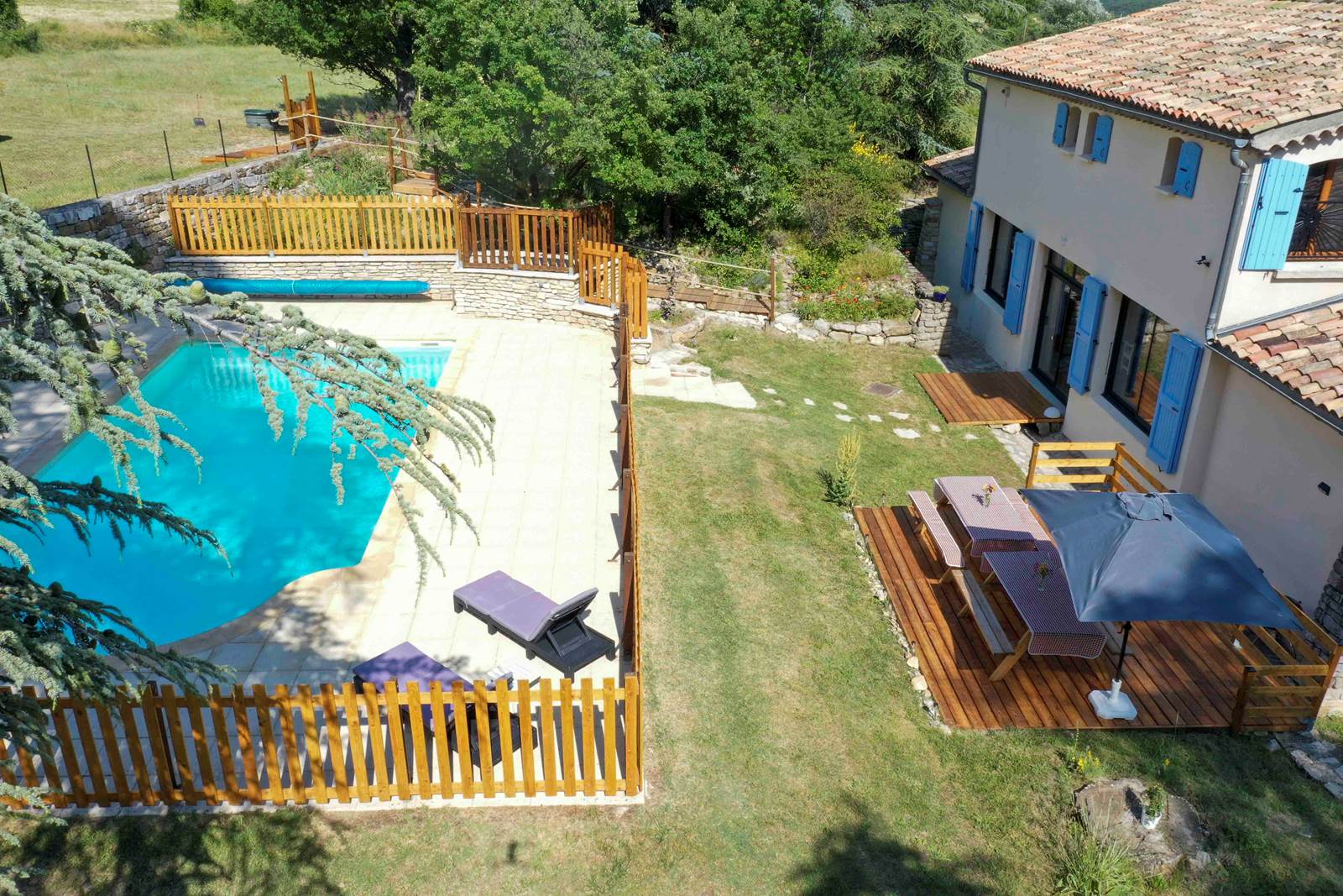 Le Cellier des Amis est une maison d'hôtes gay friendly à Saint-Étienne-les-Orgues dans les Alpes-de-Haute-Provence