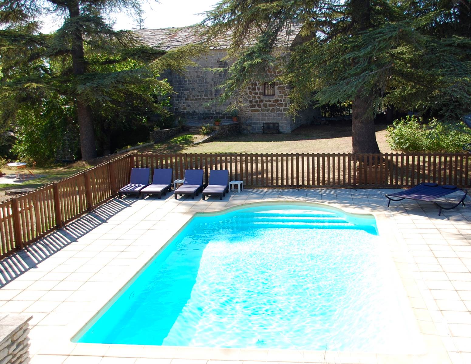 Le Cellier des Amis est une maison d'hôtes gay friendly à Saint-Étienne-les-Orgues dans les Alpes-de-Haute-Provence