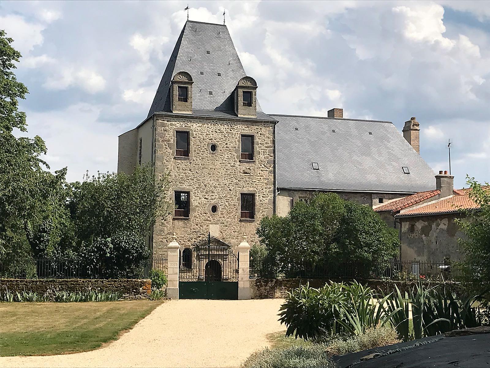 Logis de la Roulière est une maison d'hôtes gay friendly à La Chapelle Bertrand dans les Deux Sèvres