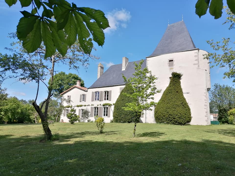 Logis de la Roulière est une maison d'hôtes gay friendly à La Chapelle Bertrand dans les Deux Sèvres