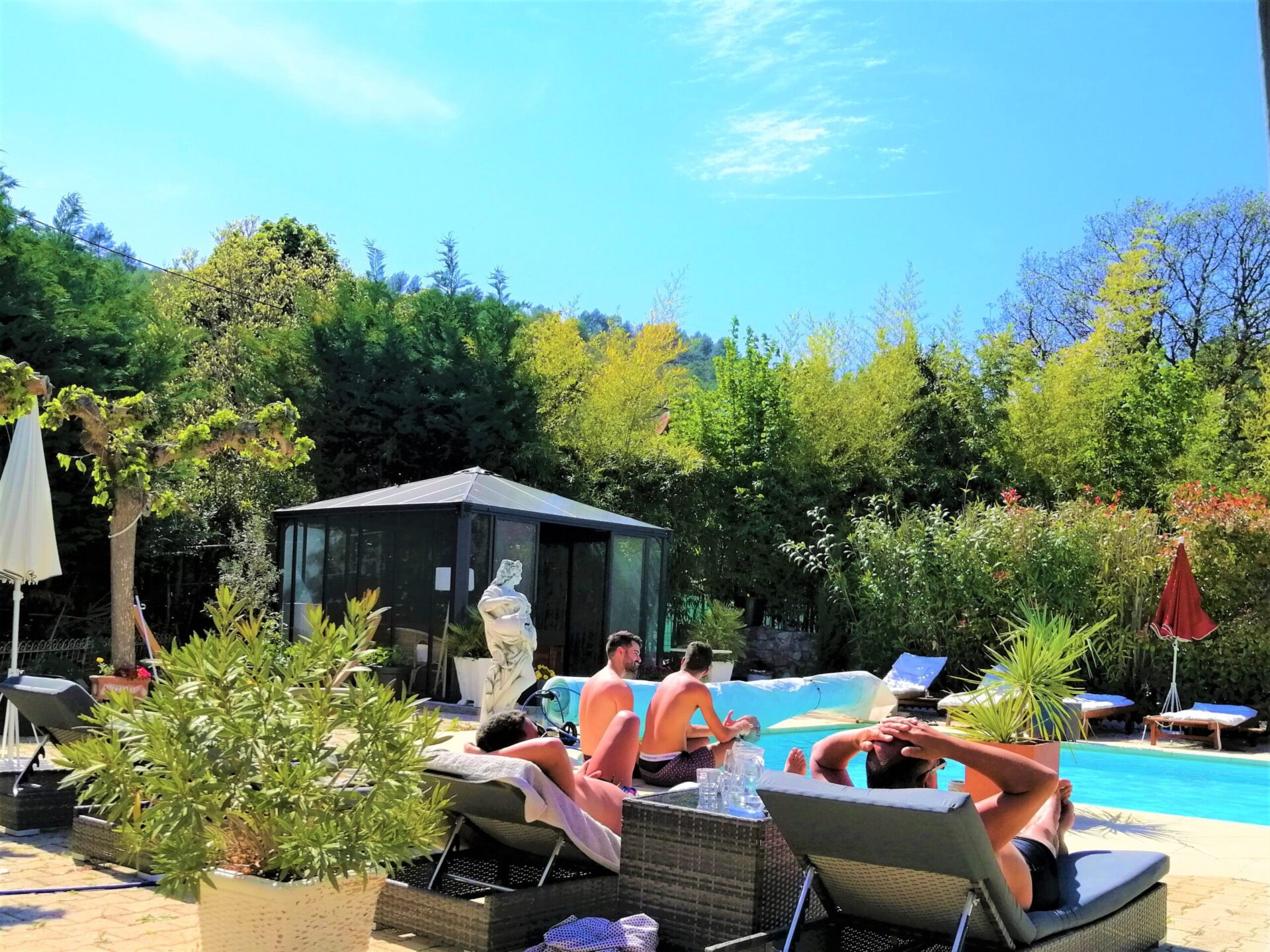 Photo piscine pub gay