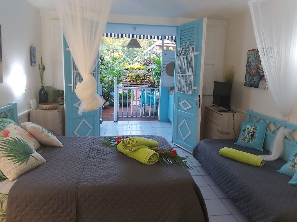 Studios Les P'tits Bleus à Saint-Anne propose des gîtes gay friendly en Martinique