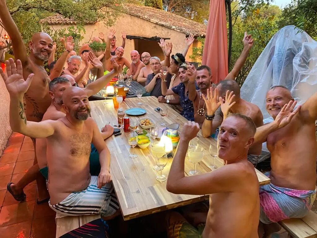 Une villa naturiste pour gays