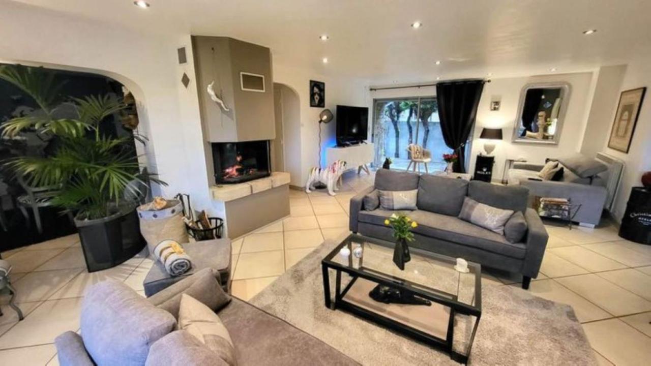 Villa Raffaella est une villa gay friendly à Les Albres dans l'Aveyron en Occitanie