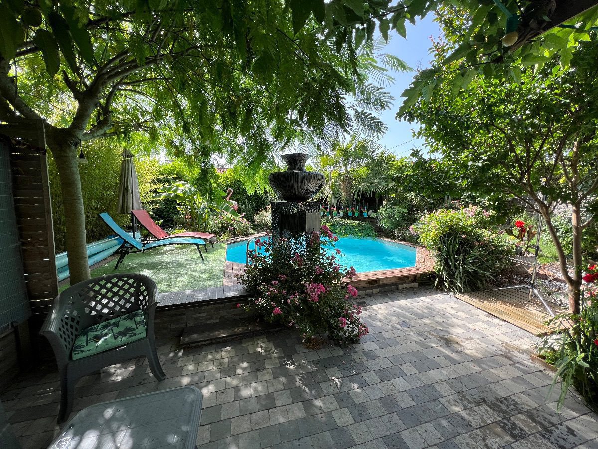 Zen Swim est une maison d'hôtes gay men only à Niévroz dans l'Ain