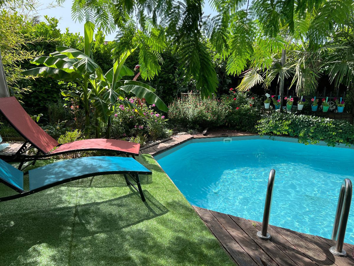 Zen Swim est une maison d'hôtes gay men only à Niévroz dans l'Ain