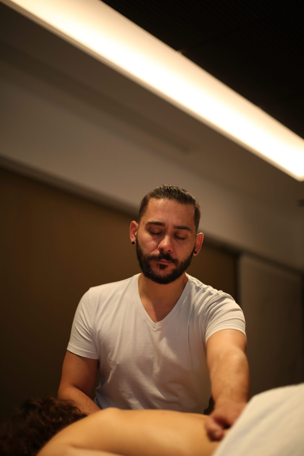 Les mains de Frédéric est un cabinet de massage gay à Villeurbanne dans le Rhône