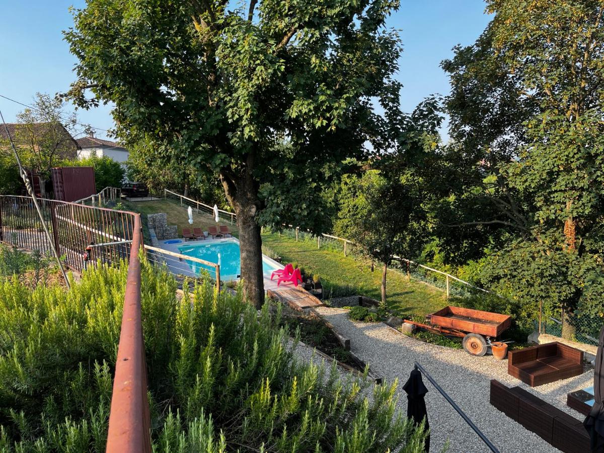 Cascina Giantino est une guesthouse gay men only à Montegrosso d'Asti en Italie dans la région du Piedmont