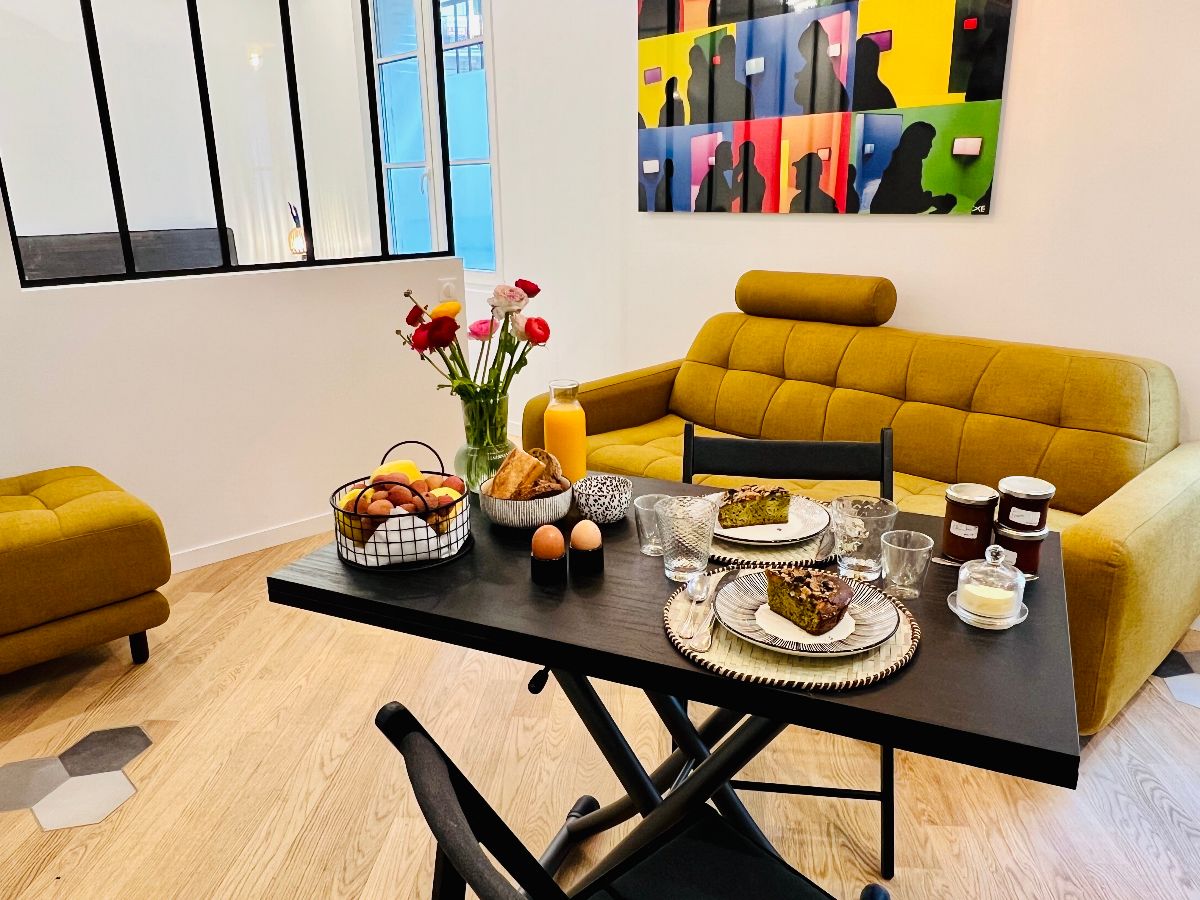 Chambre dans un appartement haussmannien naturiste + studio indépendant proche de Montmartre 05