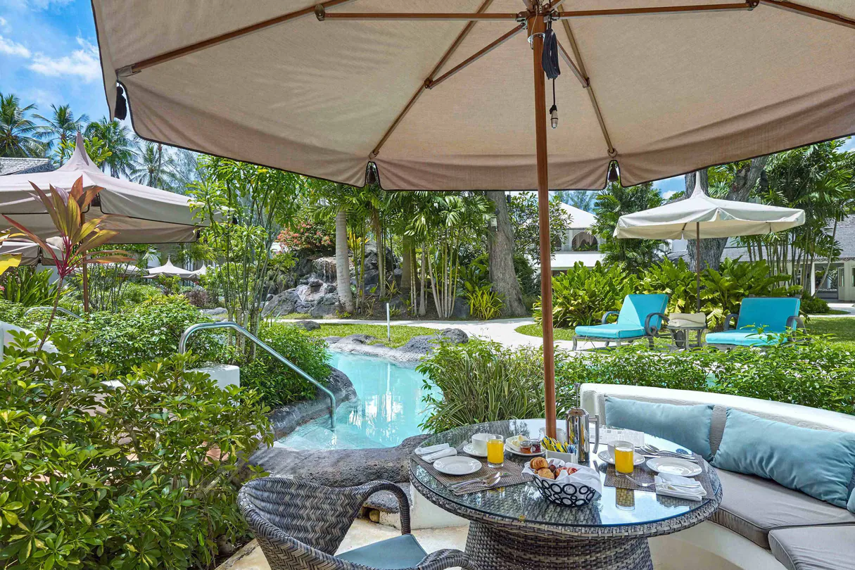 bgilc-guestroom-poolside-view-5500-hor-clsc