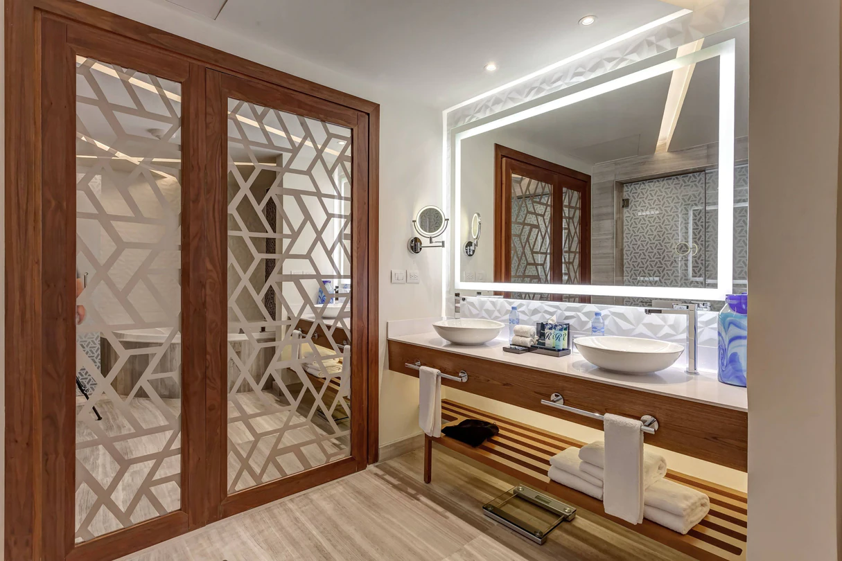 cunrc-chairman-bathroom-2925-hor-clsc