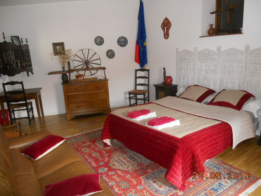 Optez pour la chambre qui vous va le mieux parmi les chambres mises à votre disposition par la Ferme des Entremains