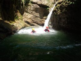 Exploration Aquatique et Aventures Nature à Grenoble : Découvrez le canyoning en toute simplicité