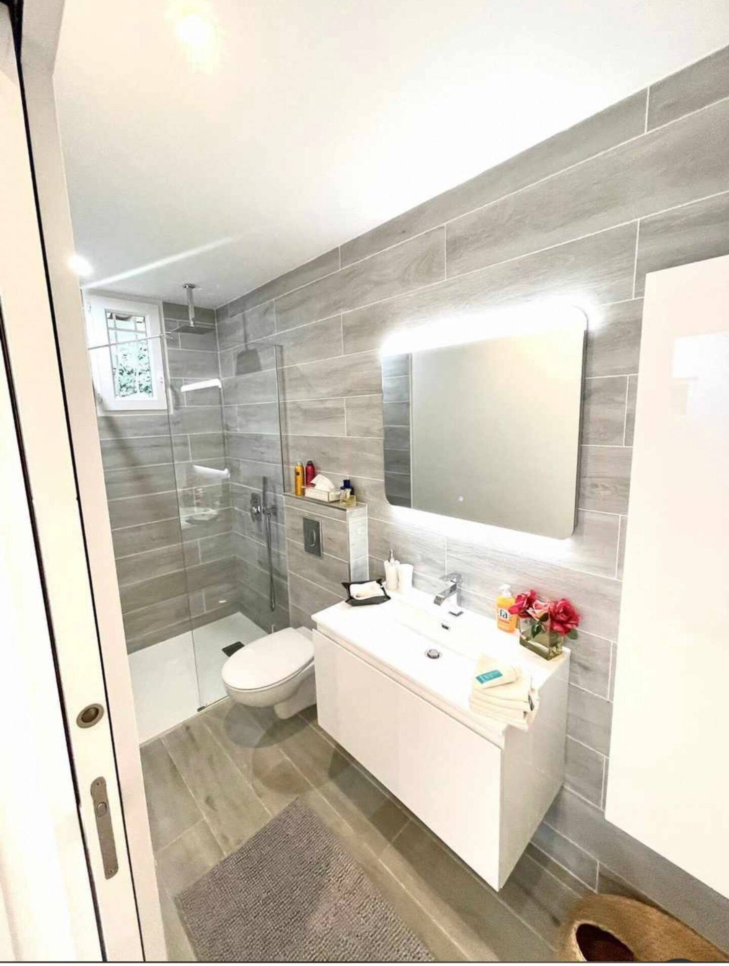 8ff68b0f-803f-402e-9ce5-32d61a97