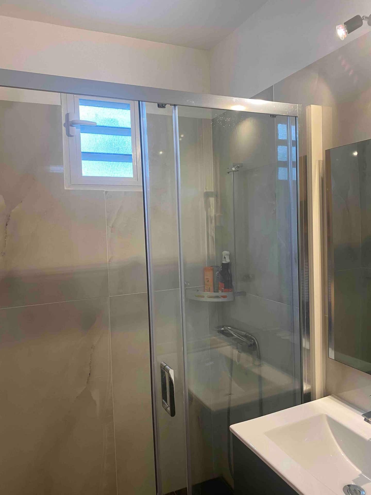 e0eafaf5-0476-4bc5-b56a-5475d1b6