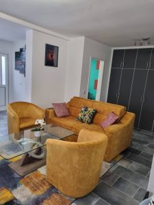 b9f38520-e1b4-474c-a9aa-e9a97680