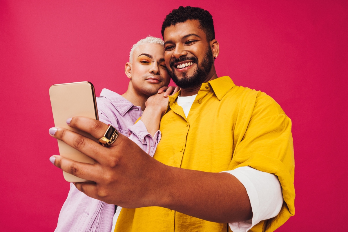 Conseils essentiels de sécurité téléphonique pour les voyageurs LGBTQ+