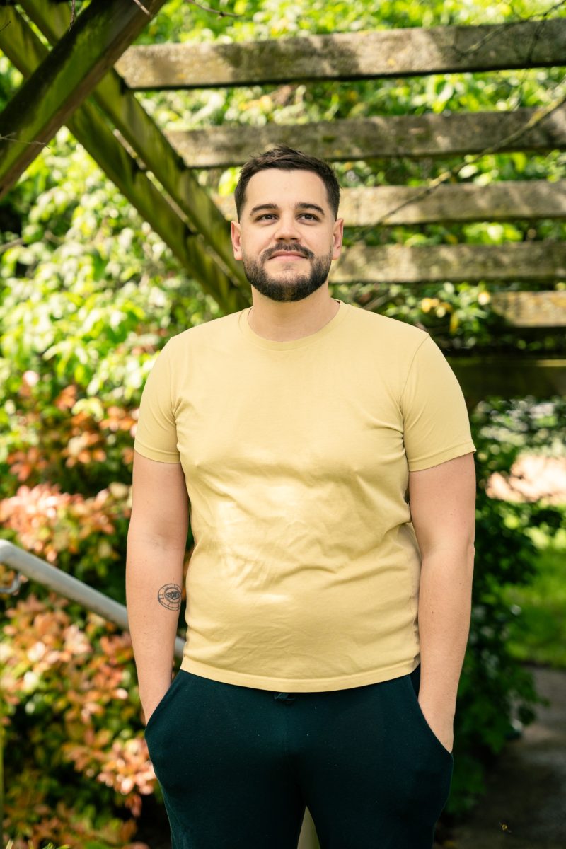 Les-Mains-dAdrien_Portraits_mai-2024-©-Abel-Llavall-Ubach-8-53ddb85de6cfbe12890df05f158c8512