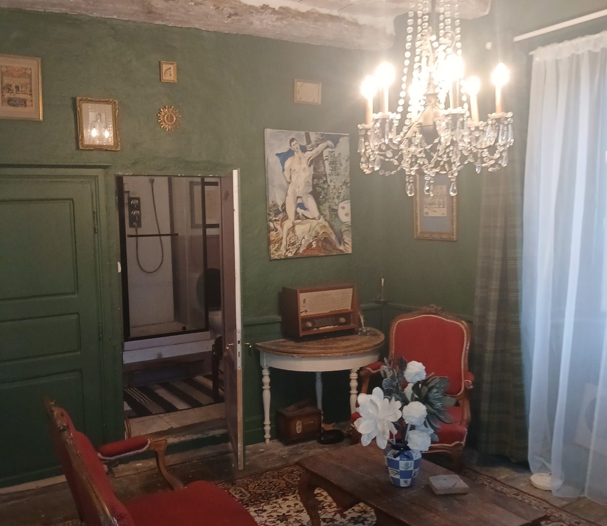 salon-et-acces-salle-deau-suite-du-monarque-ac2ce50393b890d98232ce7b31310ee7