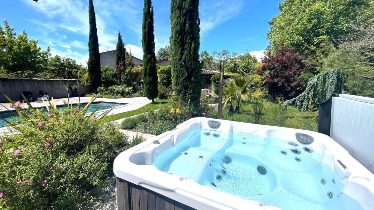 jaccuzzi-lumiere-7239bce8060c88de63ef9fd4b27af7b4