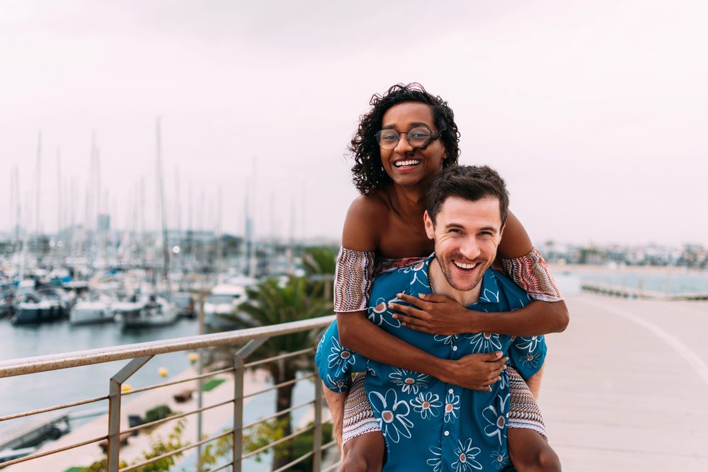 Comment organiser un séjour gay friendly avec un budget limité ?