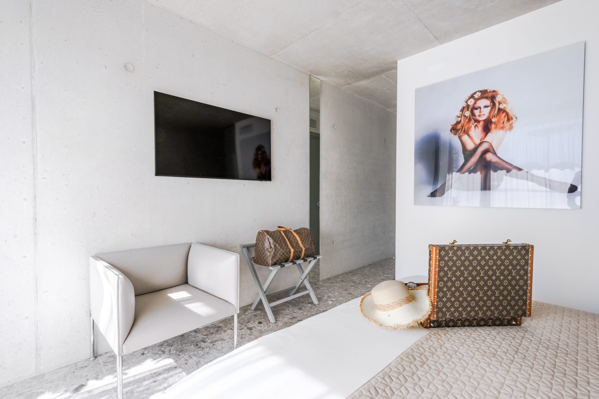 pavillonM-Grignan-Maison-dhotes-luxe-chambre-double-piscine-spa-119cfd99d7af5be80628ea696d346a29